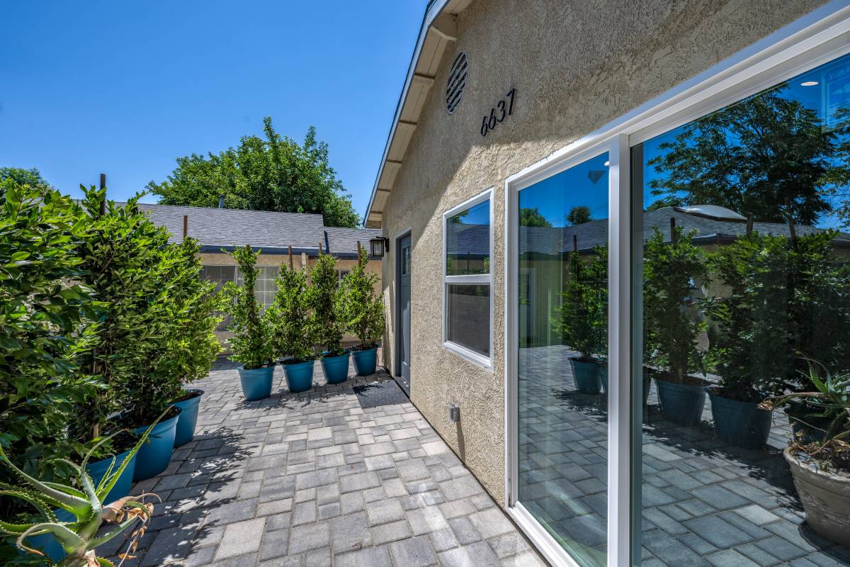 Encino Courtyard ADU – Vaulted Living Area